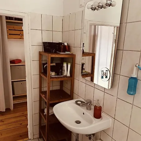 Bright 20sqm With Bay Window Near Schoenhauser Allee *