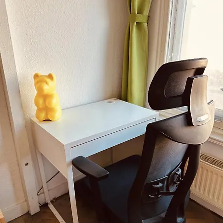 Bright 20sqm With Bay Window Near Schoenhauser Allee