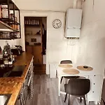 Bright 20sqm With Bay Window Near Schoenhauser Allee ベルリン