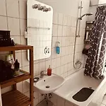 Bright 20sqm With Bay Window Near Schoenhauser Allee ホームステイ