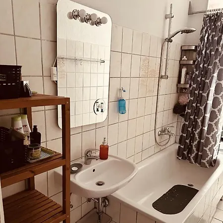 Bright 20sqm With Bay Window Near Schoenhauser Allee Alloggio in famiglia