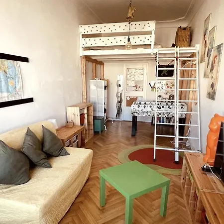 民宿 Bright 20sqm With Bay Window Near Schoenhauser Allee 柏林