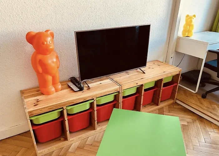 Bright 20sqm With Bay Window Near Schoenhauser Allee Berlim