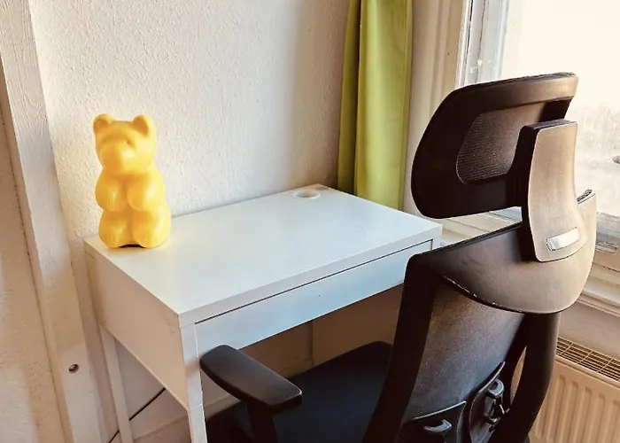 Bright 20sqm With Bay Window Near Schoenhauser Allee