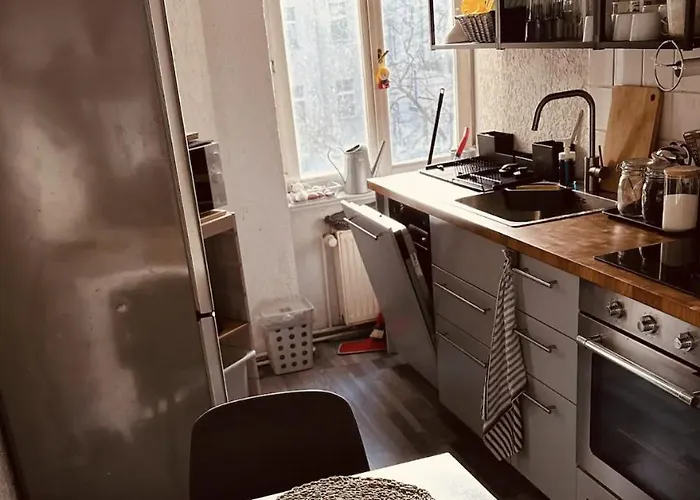 Bright 20sqm With Bay Window Near Schoenhauser Allee *