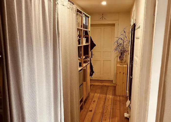 Bright 20sqm With Bay Window Near Schoenhauser Allee Quarto em Acomodações Particulares