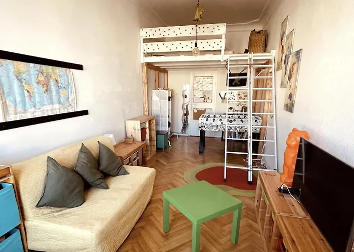 民宿 Bright 20sqm With Bay Window Near Schoenhauser Allee 柏林