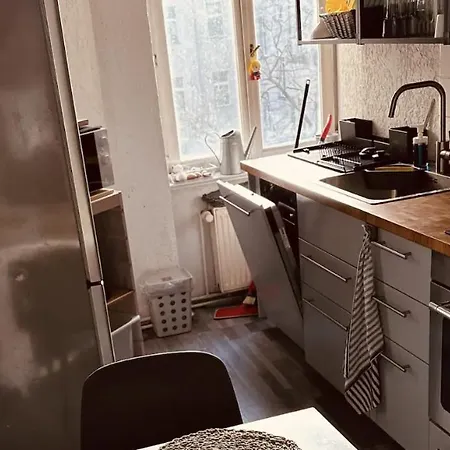 Bright 20sqm With Bay Window Near Schoenhauser Allee *