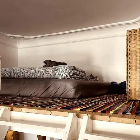 Accommodatie bij particulieren Bright 20sqm With Bay Window Near Schoenhauser Allee Berlijn