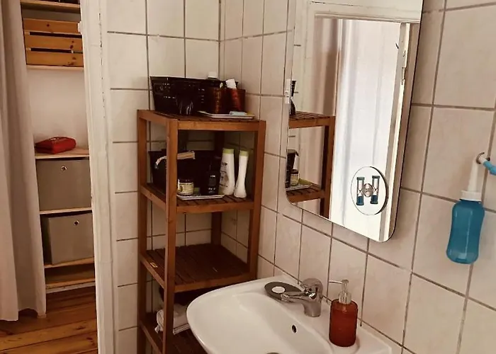 Bright 20sqm With Bay Window Near Schoenhauser Allee *