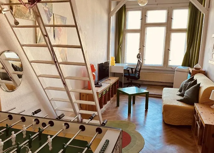 Bright 20sqm With Bay Window Near Schoenhauser Allee